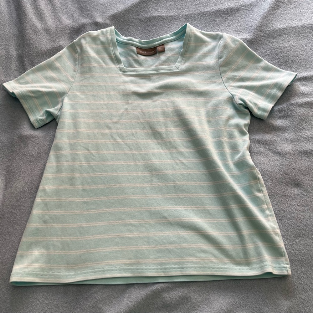 Croft & Barrow Women’s Light Blue and White Striped Top Size M